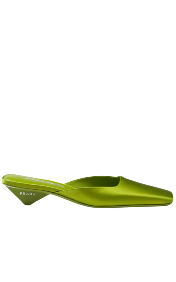 PRADA グリーン サテン ミュール　36ハーフ Prada Green Satin Mules Loafers - Runway Catalog - New York