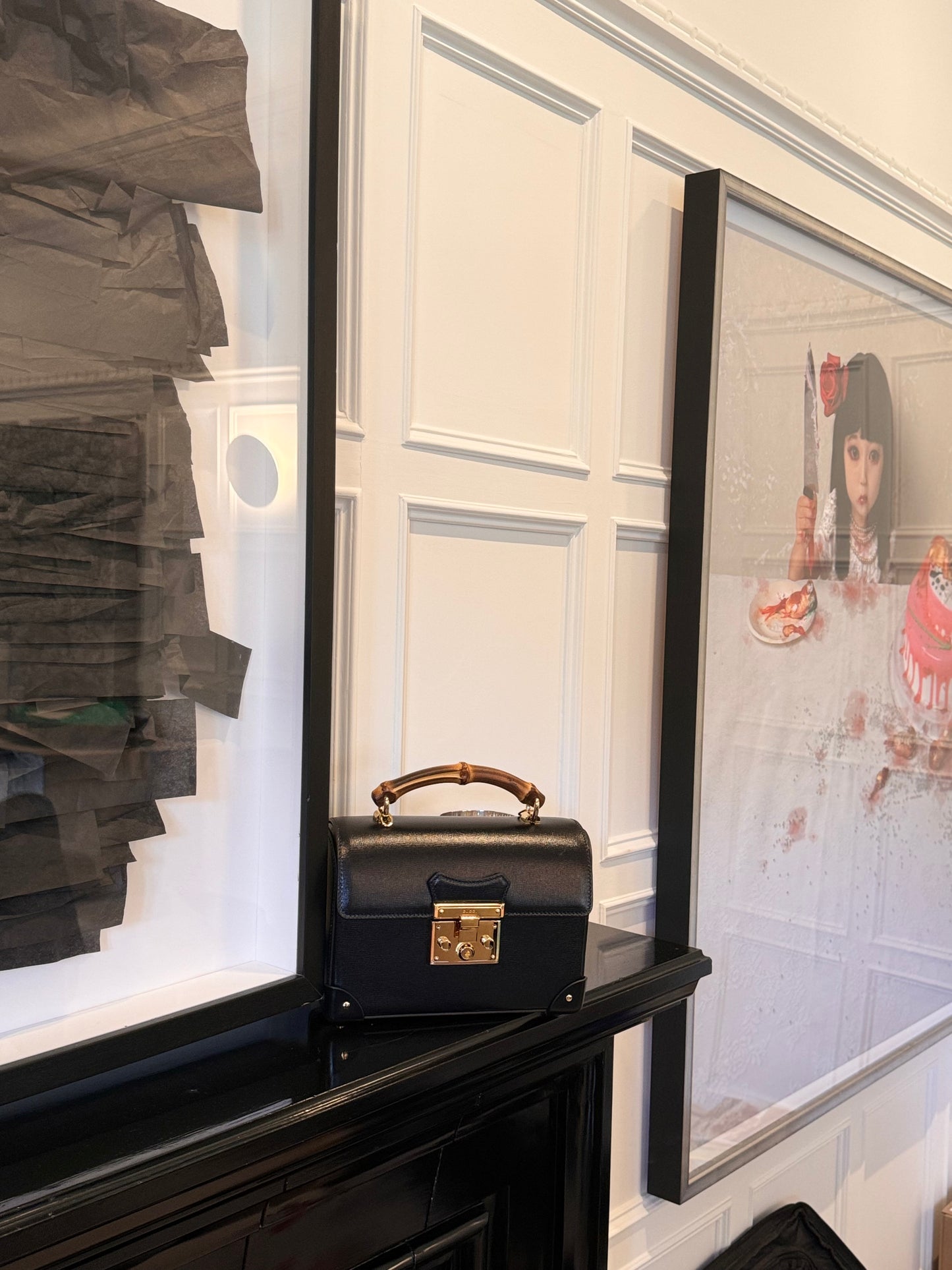 Borsa a tracolla piccola in bambù nera con lucchetto