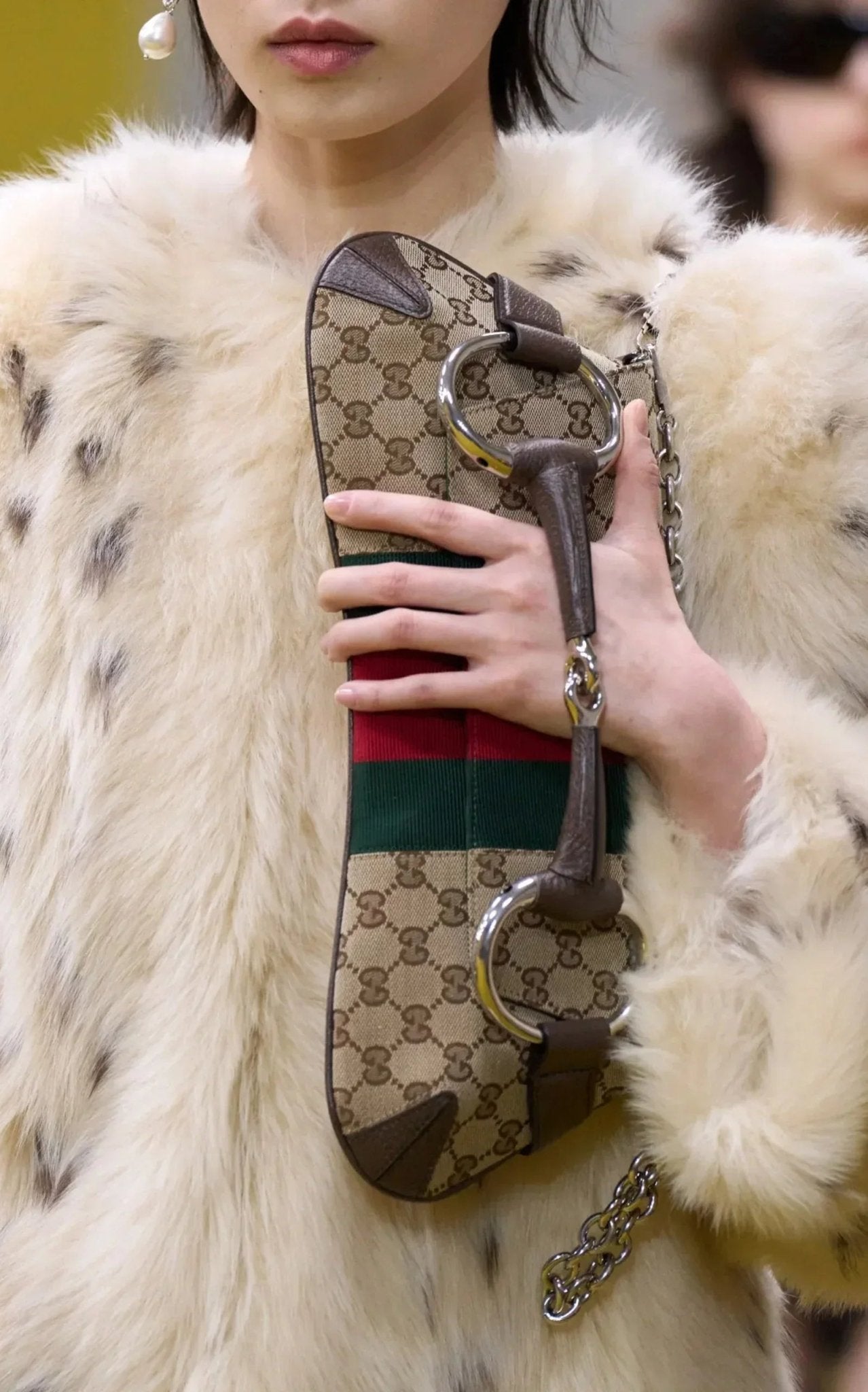 Gucci Horsebit Chain Medium Shoulder Bag - Runway Catalog