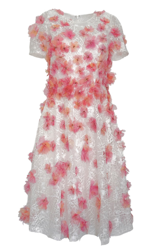 Roze kanten midi-jurk met bloemenapplicaties