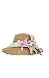 Blommig detaljerad hatt med bred brätte