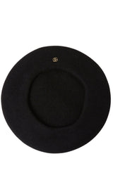 قبعة من الصوف باللون الأسود