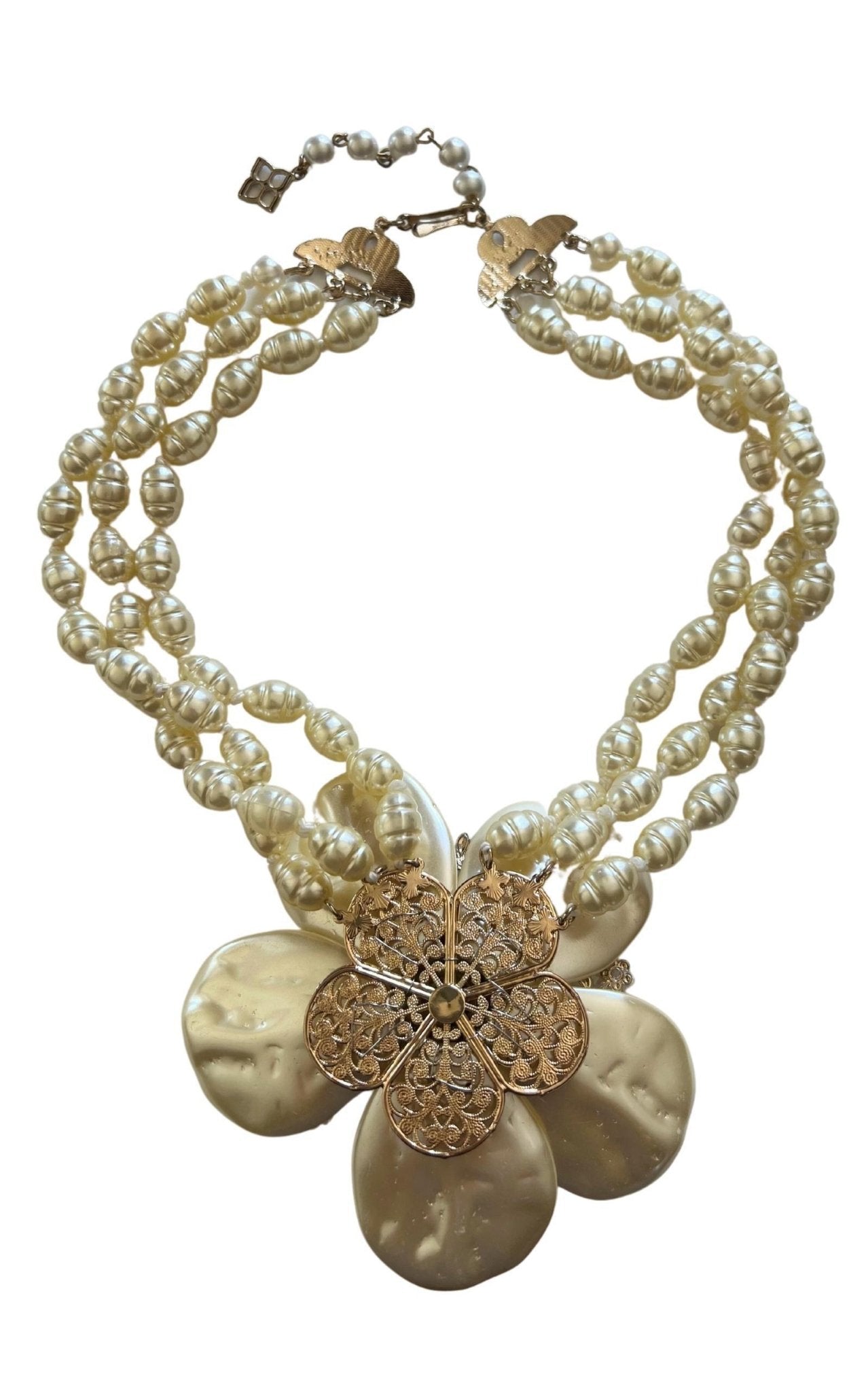 BCBGMAXAZRIA Pearl Flower Necklace - Runway Catalog