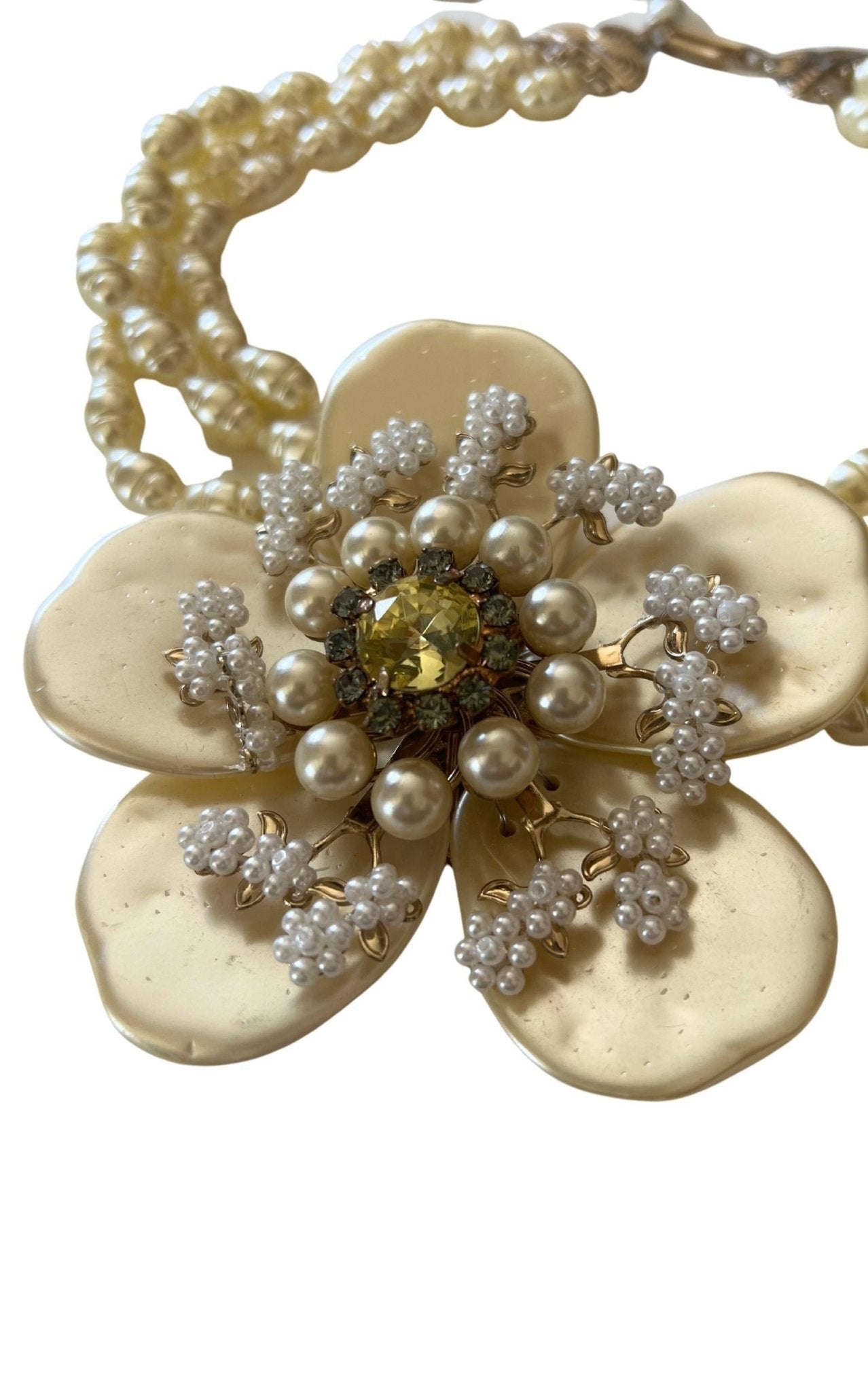 BCBGMAXAZRIA Pearl Flower Necklace - Runway Catalog