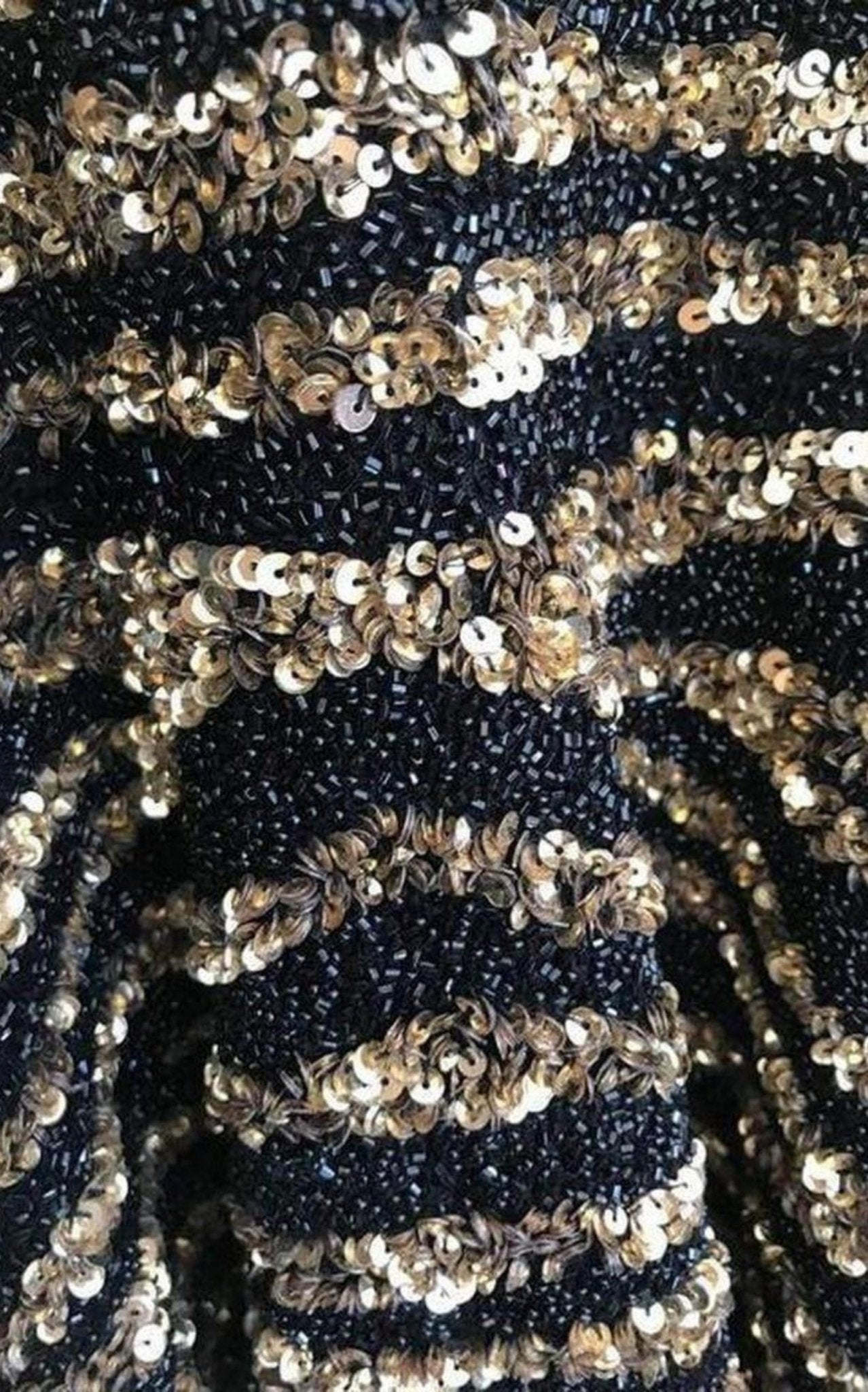 Naeem Khan Sequin V - Neck Fitted Cocktail Dress - Runway Catalog