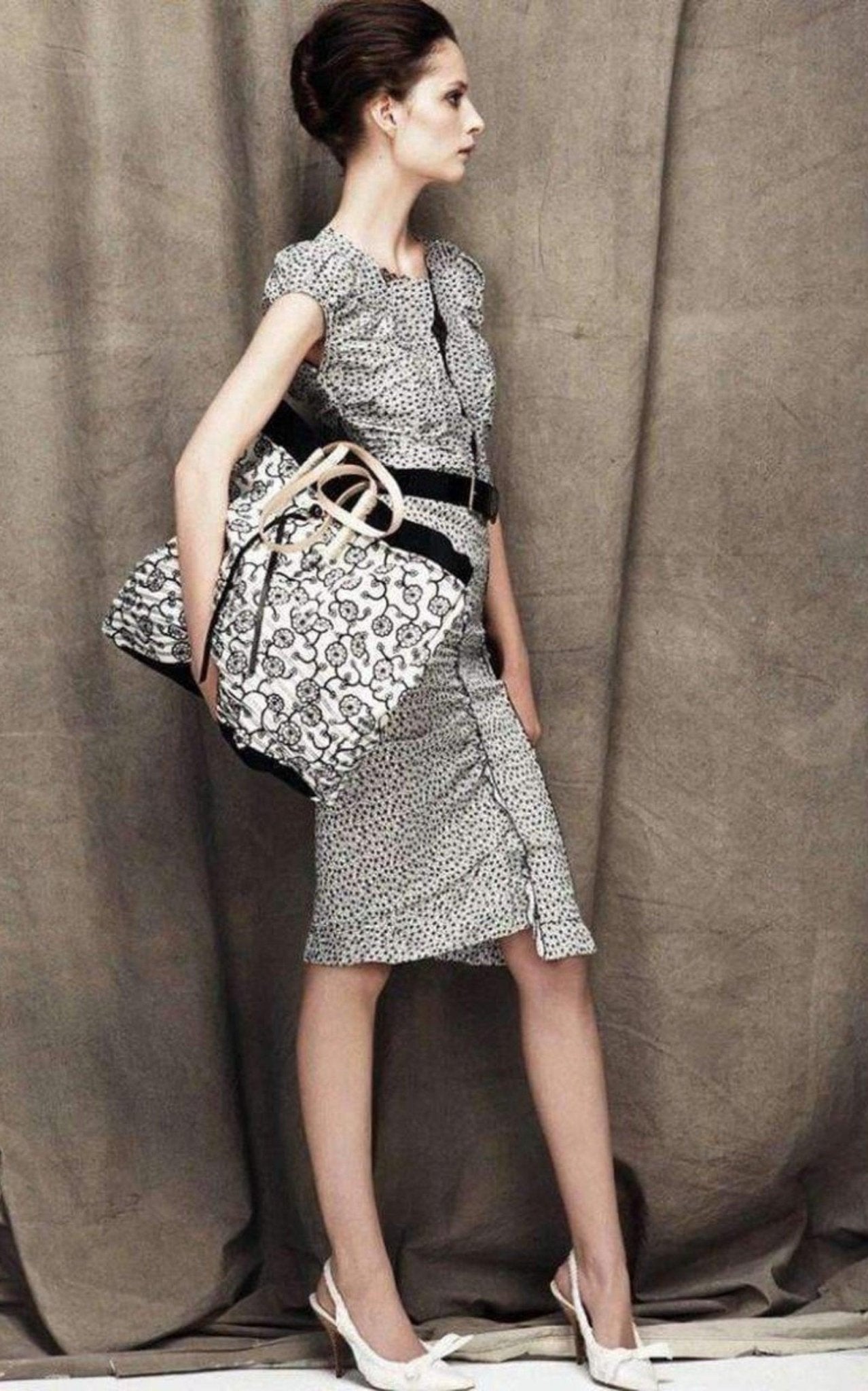 Nina Ricci Linen Cap Sleeve Scoop Neckline Sheath Dress - Runway Catalog